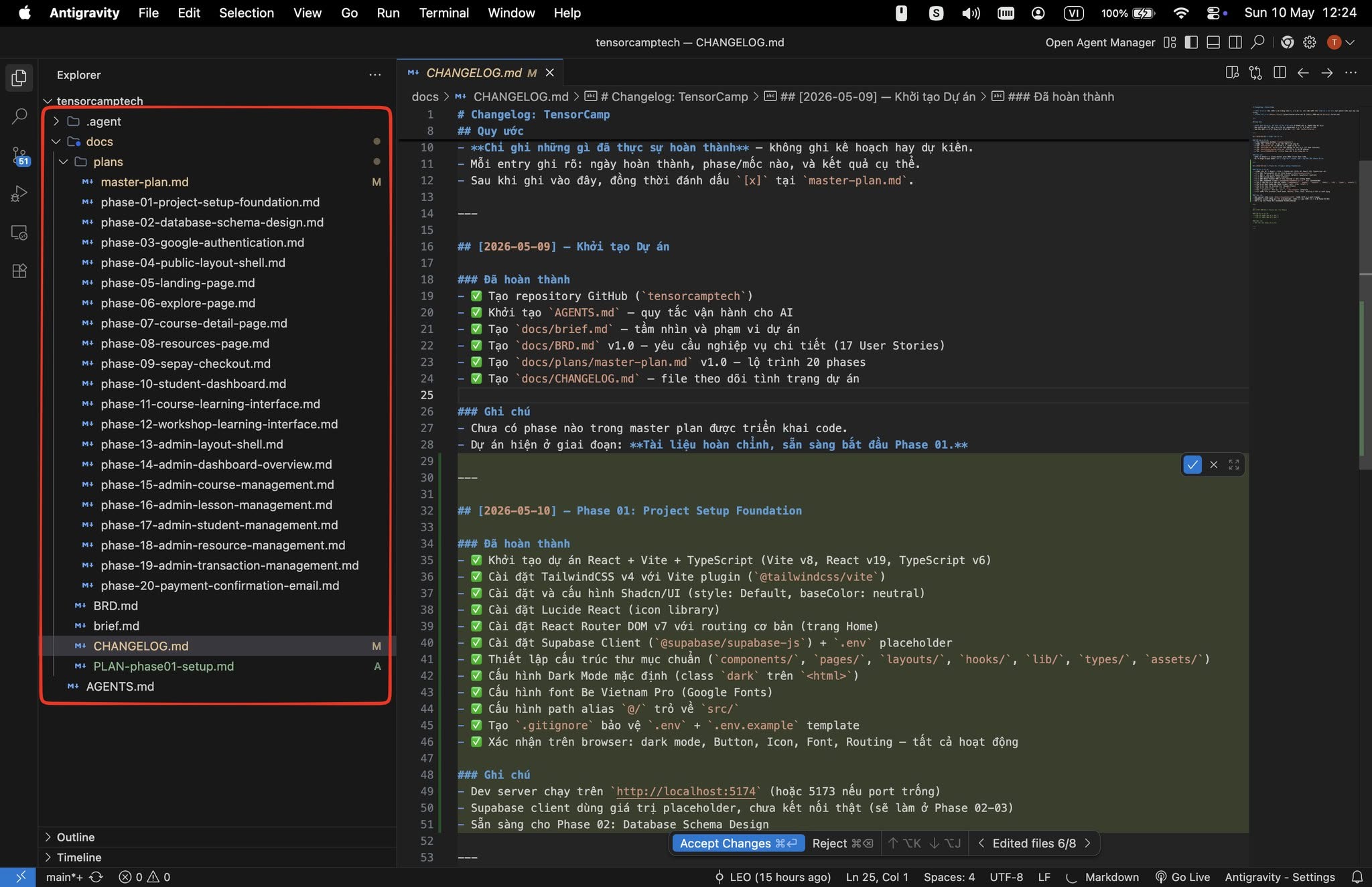 Antigravity IDE mở một dự án với cấu trúc docs gồm brief.md, BRD.md, CHANGELOG.md, AGENTS.md và thư mục plans chứa master-plan cùng các file phase